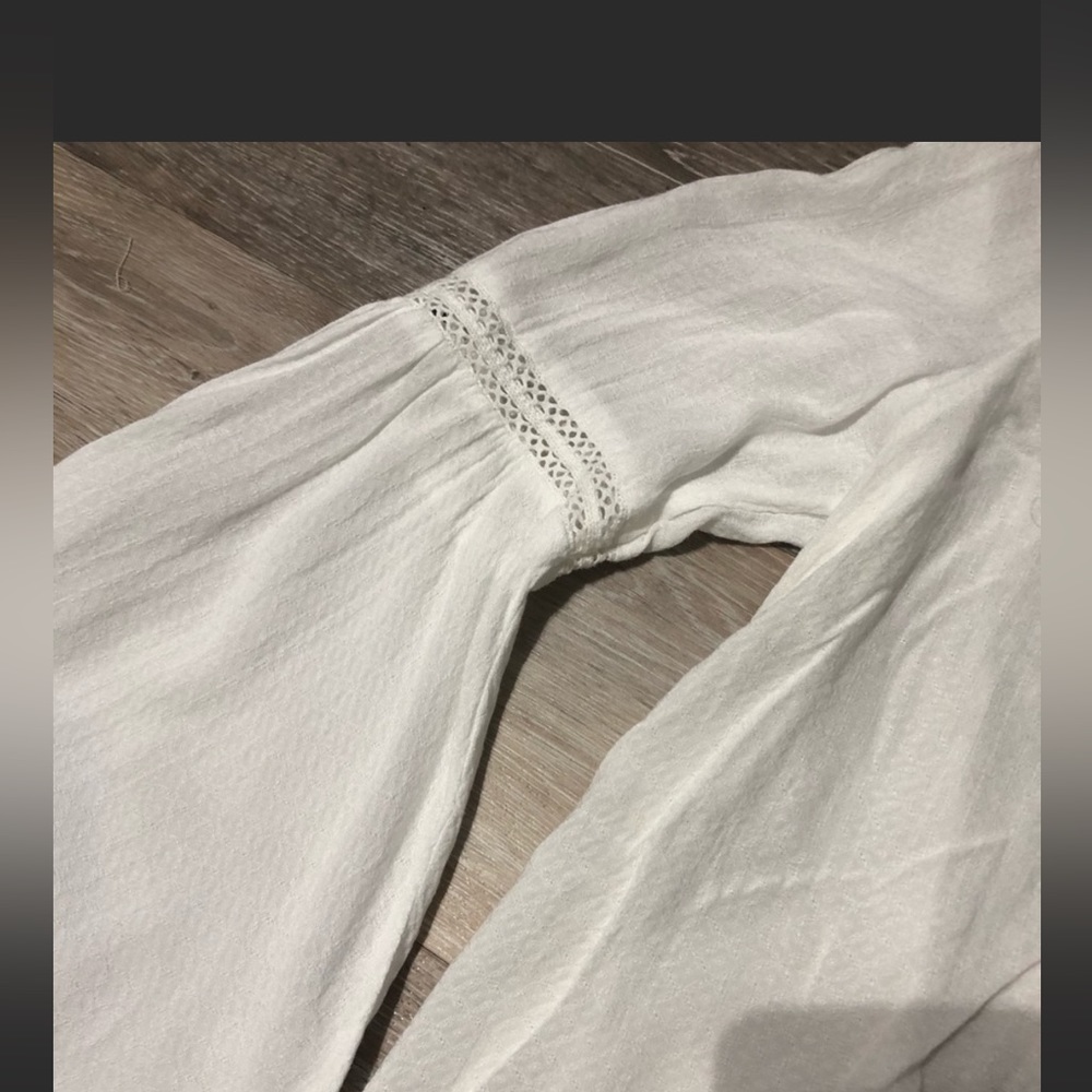 Aeropostale S Like New eyelet Bell Sleeves White Boho Blouse Shirt Lightweight - Picture 4 of 17